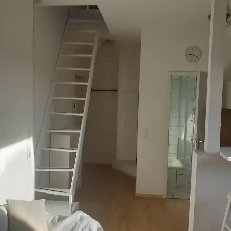 45 M² Maisonette-wohnung In Uni-/hauptbahnhofnaehe アパート ドゥイスブルグ
